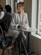 Vestido midi gris de punto con bajo de encaje